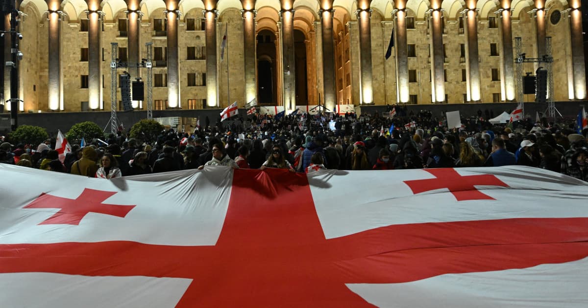 Georgia folosește arme chimice interzise împotriva protestatarilor pro-UE