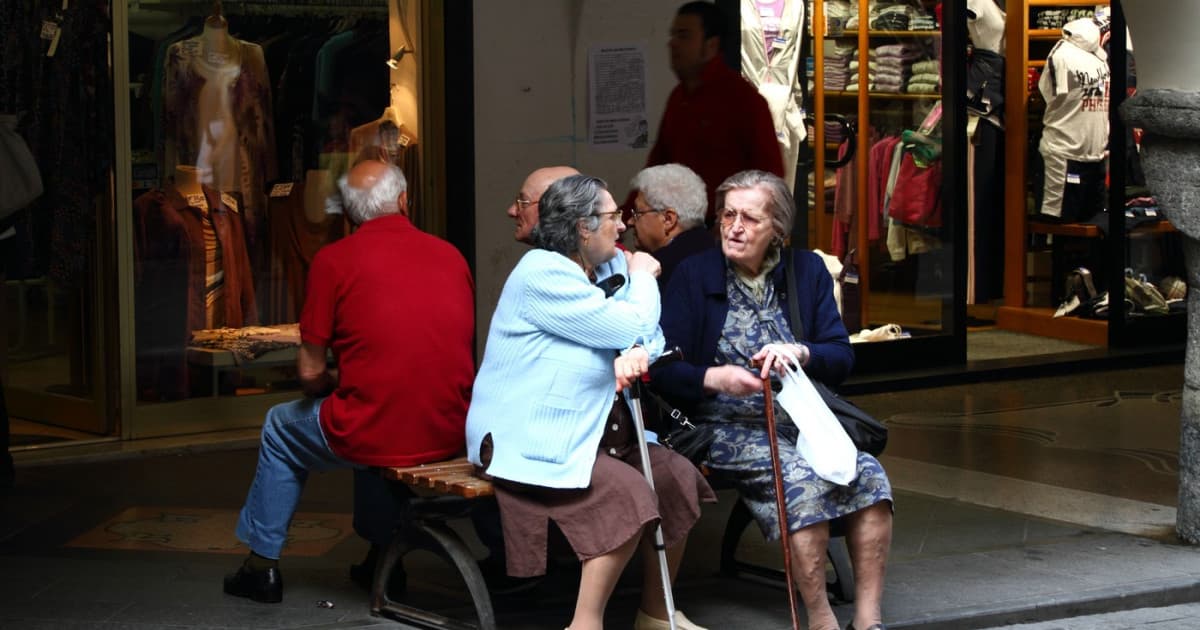 Italia: Peste 23.000 de centenari, model european de longevitate